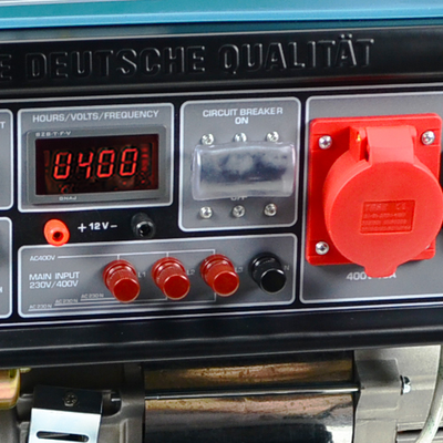 Wygodny, ergonomiczny panel sterowania z elektrostarterem